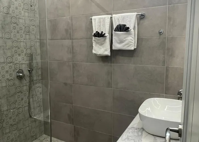 Playera Holiday home *